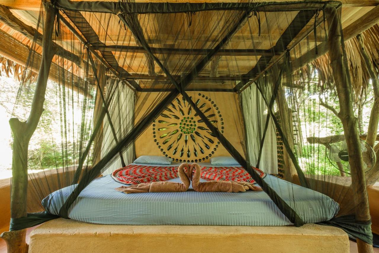 Banyan Camp Hambegamuwa Ngoại thất bức ảnh