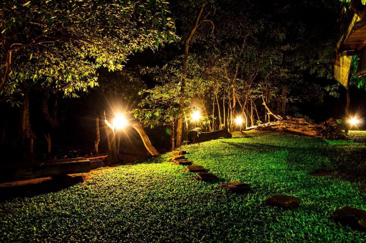 Banyan Camp Hambegamuwa Ngoại thất bức ảnh