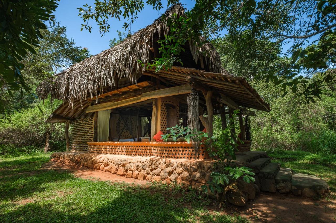 Banyan Camp Hambegamuwa Ngoại thất bức ảnh