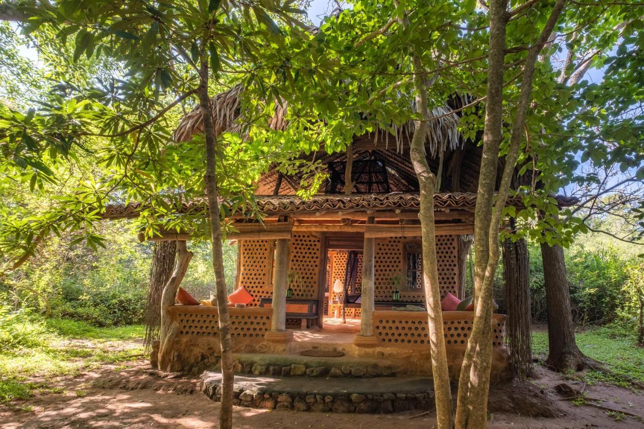 Banyan Camp Hambegamuwa Ngoại thất bức ảnh